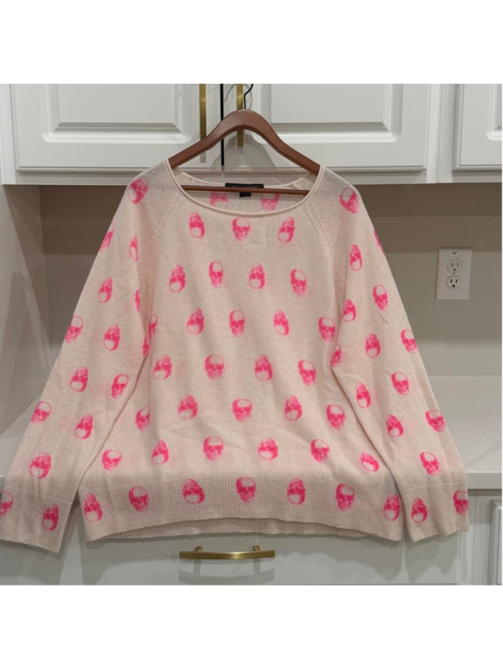 Skull Cashmere Baby Pink 100% Cashmere
Sweater Jumper Sz Medium NWT
New with ta